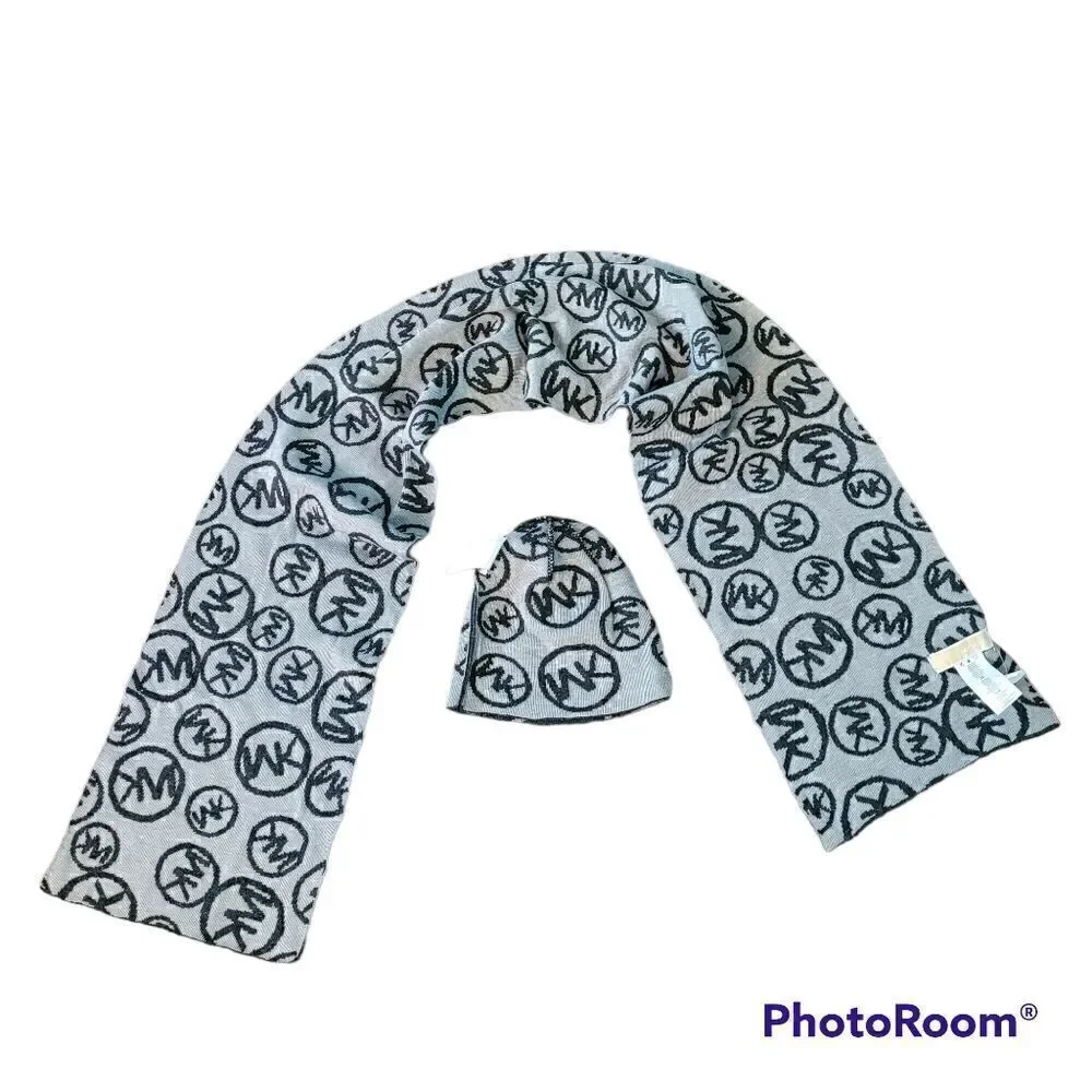 Michael kors reversible scarf and matching hat